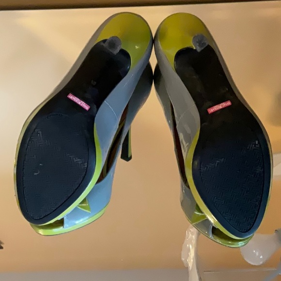 Iasaac Mizrahi peep toe shoes - Picture 4 of 5